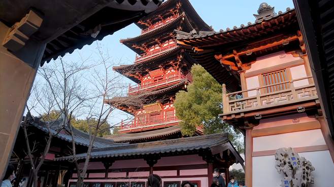 姑苏城外寒山寺，夜半钟声到客船