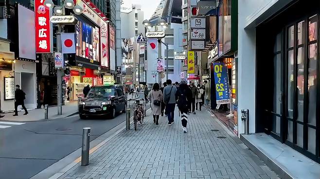 漫步古老街区，感受深处文化，一起探索城市精髓