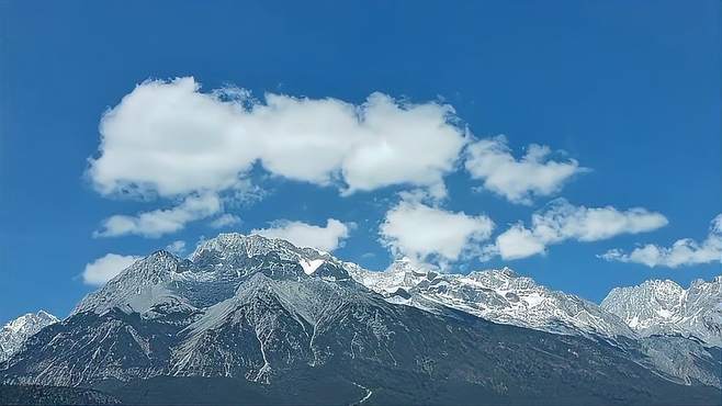 云南丽江玉龙雪山，圣洁纯净之地，被称为“最接近天堂”的地方