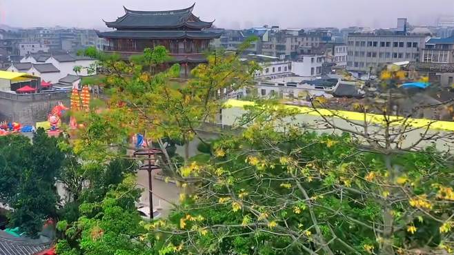 烟雨中，来一段潮州古城-广济桥的视频。欢迎大家前来旅游