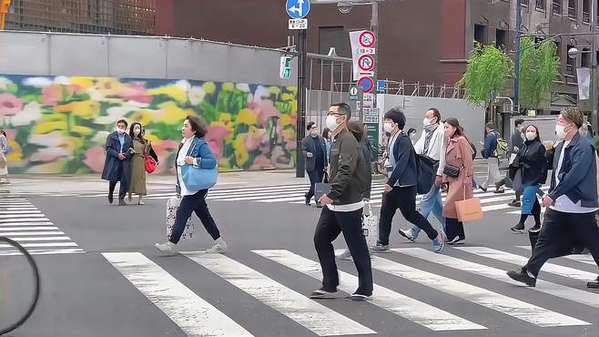 奔走街头，走进城市魅力，捕捉精彩瞬间