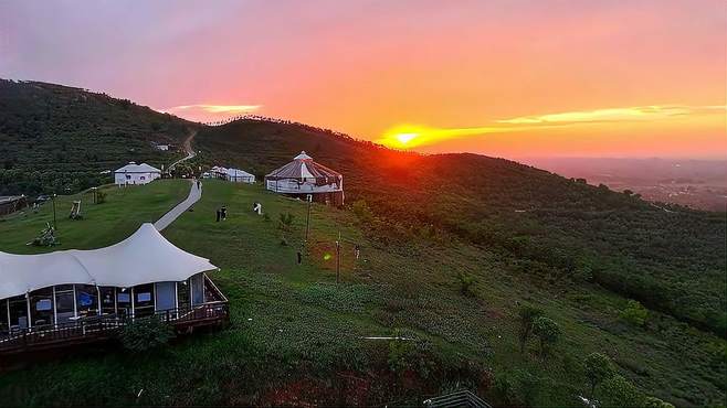 出发洛阳万安山，这样的夕阳，配上这样的草原，难道你不喜欢吗？