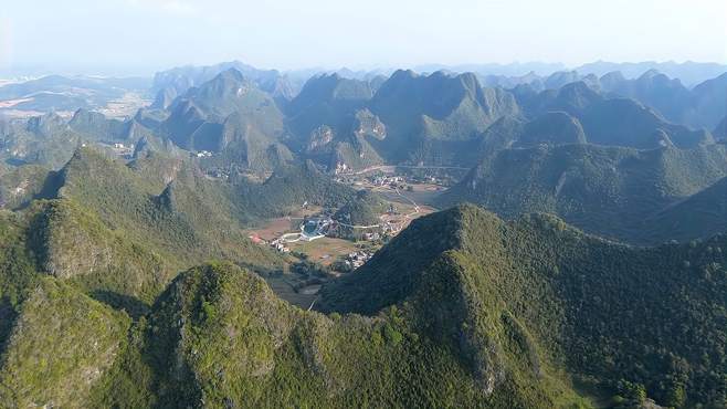 谁说五岳归来不看山？你来看广西的山霸气侧漏！哪一座不能撼动你