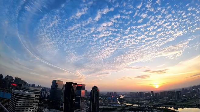 今天天气好好，好美的天空