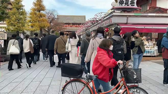 穿行大城市，游览时尚街景