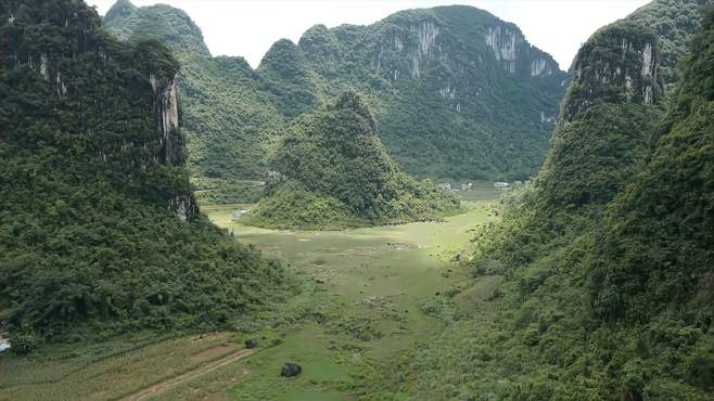 广西山区陡峭的盘山公路，为什么要在半山腰搞个大圆盘？有必要吗