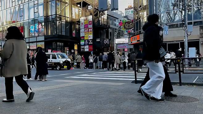 欣赏城市美景，拾采时尚新鲜，体验城市的魅力