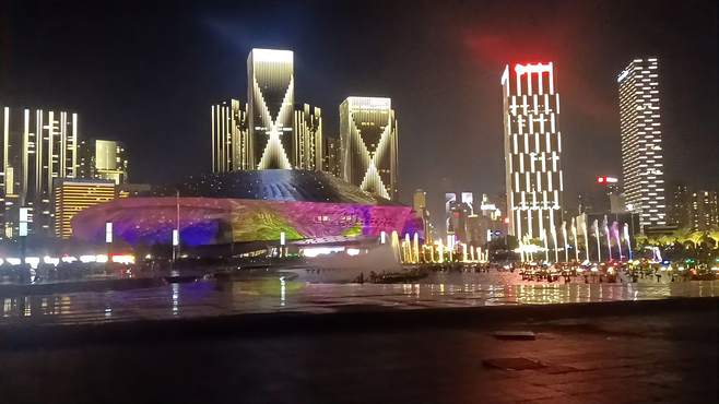 浪漫之都大连之东港音乐喷泉盛宴，～～夜空中最亮的港