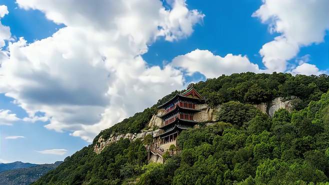 与东岳同名的太山，山上是蜿蜒如龙脊的龙泉寺，山下是唐末名将墓