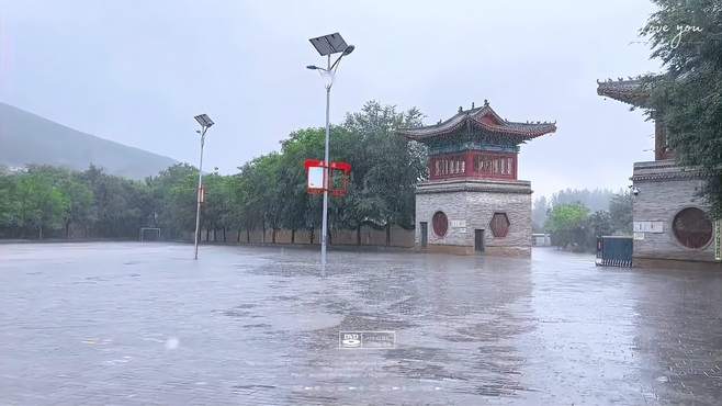 雨中漫步也是一种享受