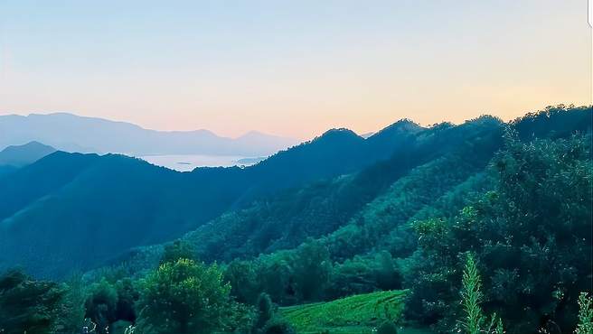 皖南奇观云海，清晨出现在石台良禾山上，给莲花村旅游增添光彩