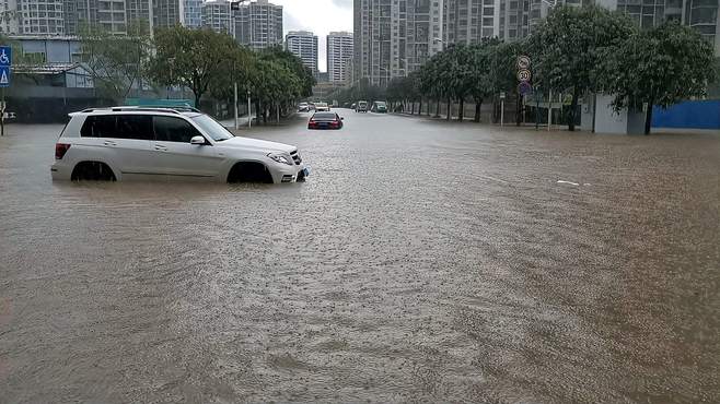 暴雨过后海口海甸岛