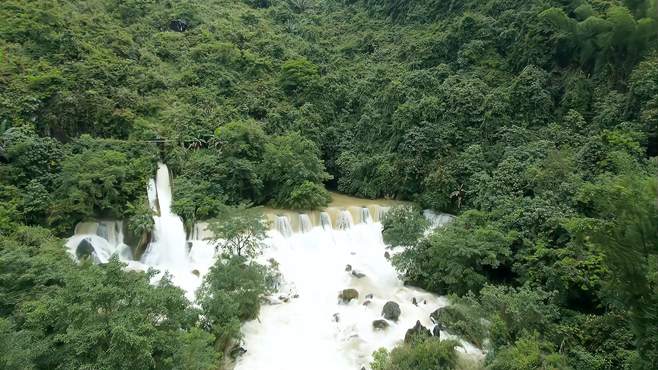 暴雨过后地下河水涌上来，多少人真正见过？太壮观了