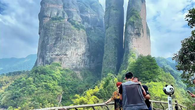 免费的5A景区江郎山，险峻程度不亚于华山，山顶的云海非常漂亮