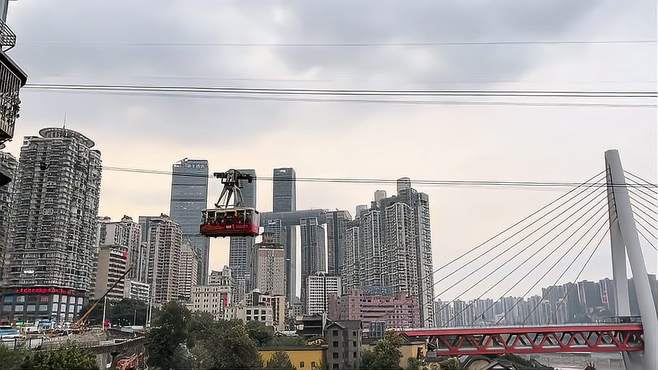 重庆长江索道：体验高空迎面而来的冷风，心跳加速！