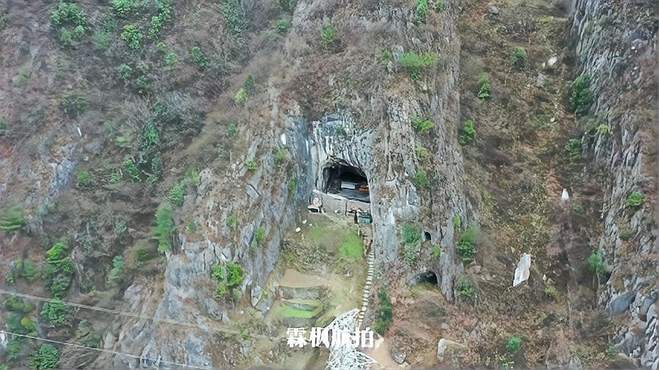 甘肃大山里一对老人住在山洞远离喧嚣，过着世外桃源般的生活！