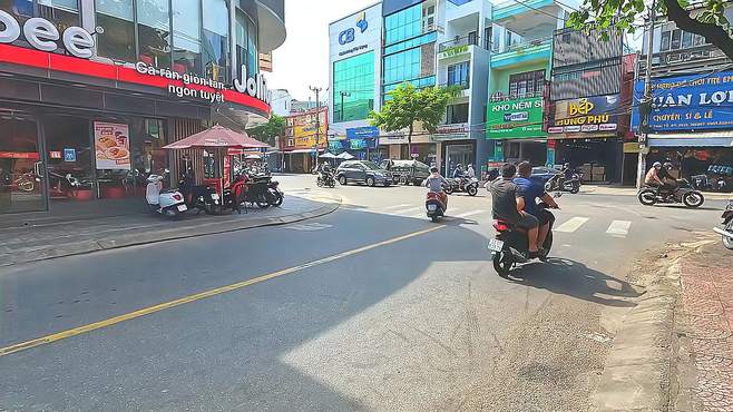 街上街头，开启旅行之旅，畅享美好风景