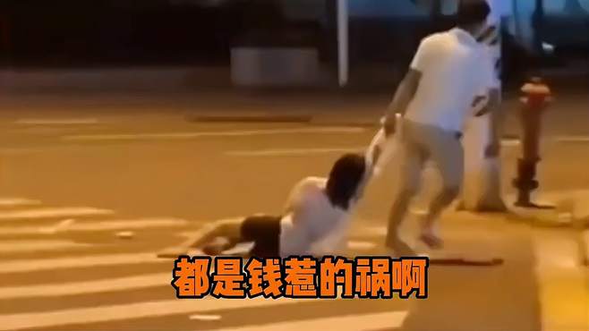 这女的打都打不跑啊！