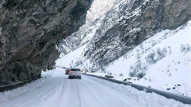 一首超好听的西藏歌曲，带大家看大雪后的西藏路，又美又惊险