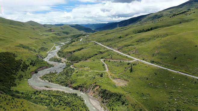 四川甘孜道孚到炉霍的路上，超美的风光，不输很多景区