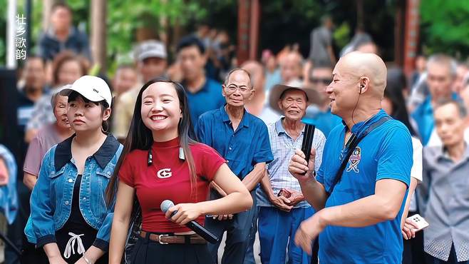 云南阿妹山歌好，不嫌青年光头哥，山歌对唱结成双