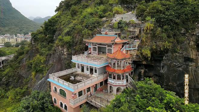 广东一户人为节省材料，没想到把房子建在这里，山泉水到家