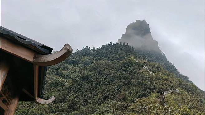 重庆南川小指拇山，地势险峻，最后还有一段悬空栈道