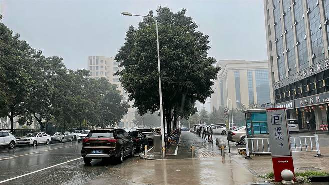 9月18号郑州暴雨，郑州上空长鸣，铭记历史勿忘国耻