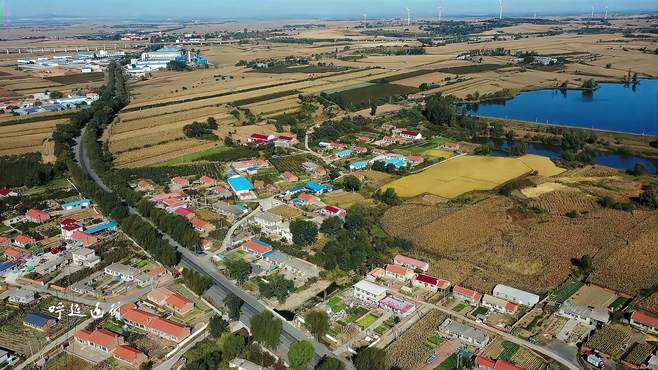 航拍辽宁铁岭县镇西堡镇三台子锡伯族村，地处丘陵地带，画面唯美