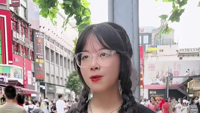 街头采访美女，竟然男朋友都没有谈过