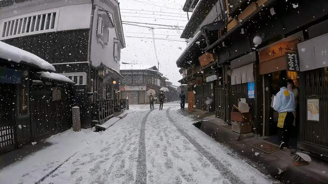 漫步赏雪之路，小城风情尽在眼前，雪景令人陶醉