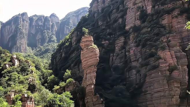 陕西一处未开发的美丽大峡谷，险峻山势，奇峰林立，等待探索