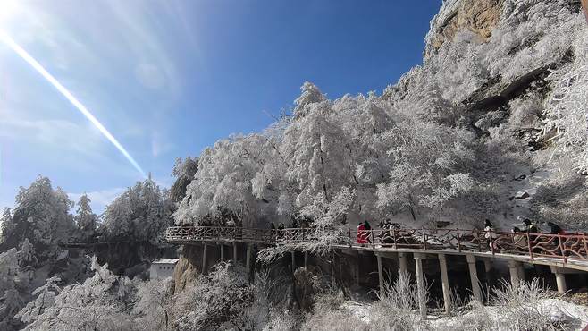 老君山十里画屏，景色优美，人间仙境