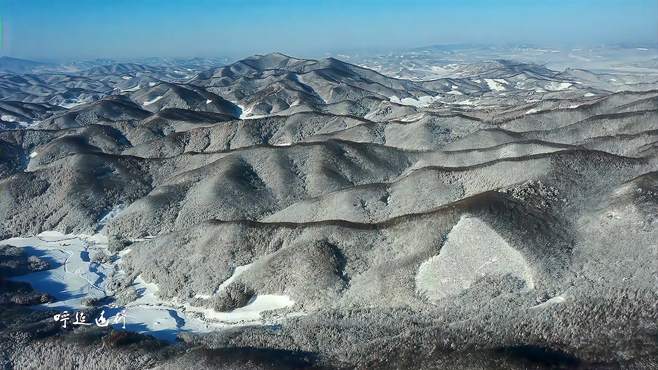 雪后的辽宁清原砬子山太漂亮了，群峰相连山峦起伏，白雪挂满枝头