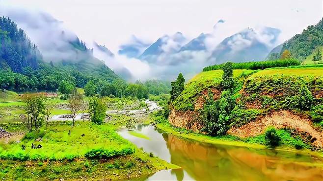 林海苍翠惹了山雨，浓墨重彩惹了相思微雨航拍互助北山水墨丹青