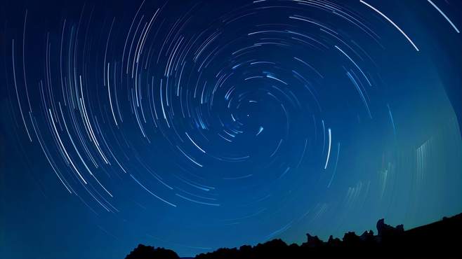 与其追逐长河落日，不如静待漫天繁星