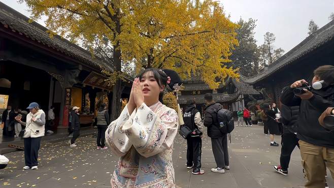 《成都文殊院》银杏叶黄时