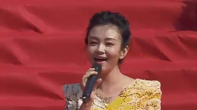 任敬演唱《丰收中国》，歌声甜美悠扬，听完心情舒畅