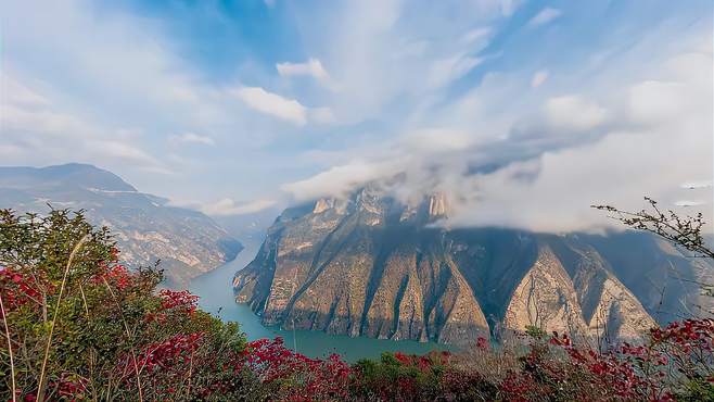 重庆与湖北交界有个县，风景秀丽，云雨非常出名却少有人知