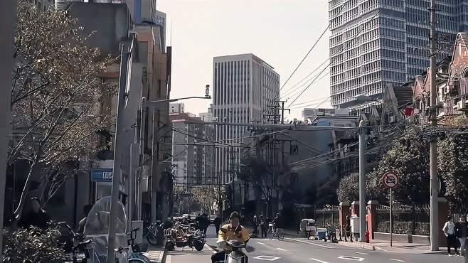 探索四线都市街道，领略小城风光，尽情享受都市旅行