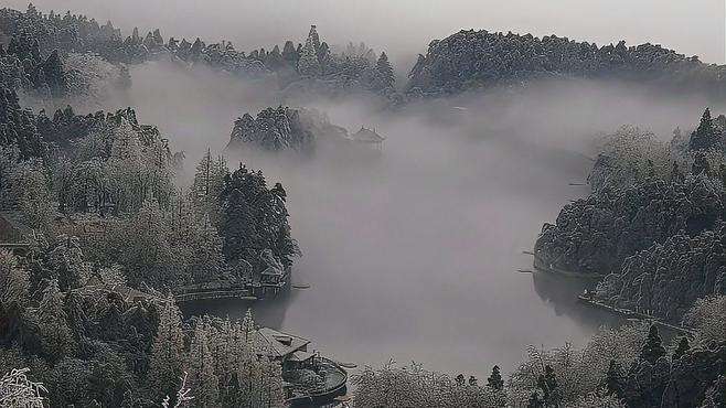 雪中庐山：半山冬雪  半山烟火 #云雾缭绕人间仙境