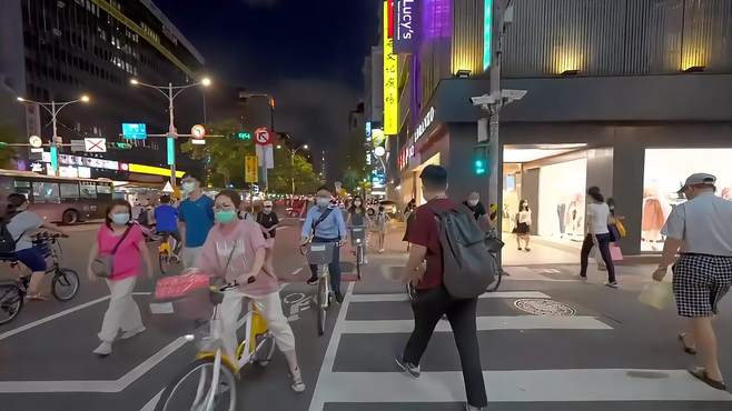 一线城市的震撼场景，城市美景尽收眼底，观赏城市的风景