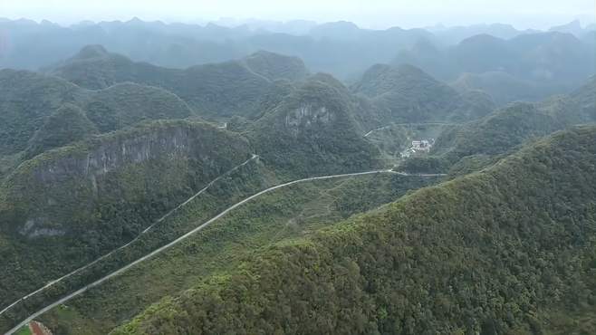 大山深处无意中拍到的，这样的地方真是人间净土，有钱都难住