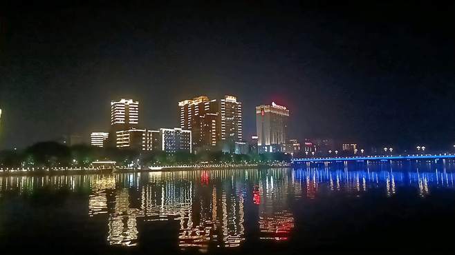 过春节时广东韶关浈江区东河的夜景