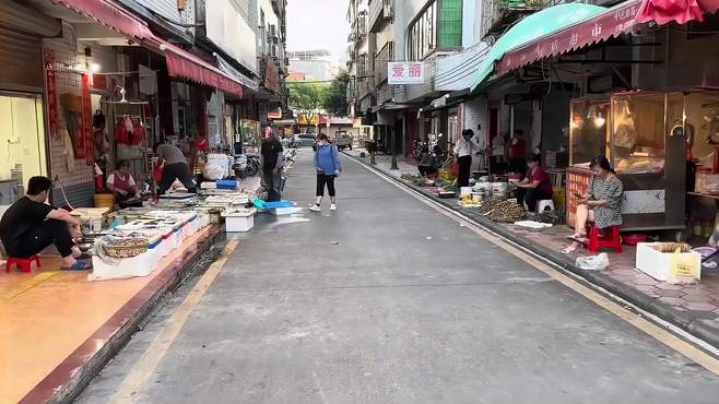 繁华都市风貌街头，中国城市建筑景色，宜居富裕环境