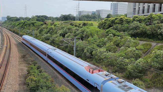 复兴号CR300AF担当D2875（安庆-威海），仙尧路跨线桥通过