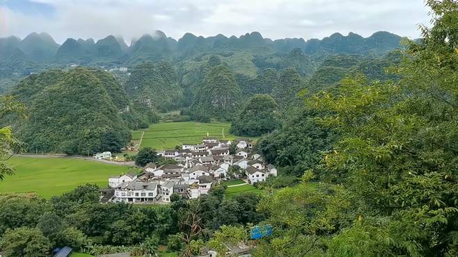 游览兴义市万峰林景区