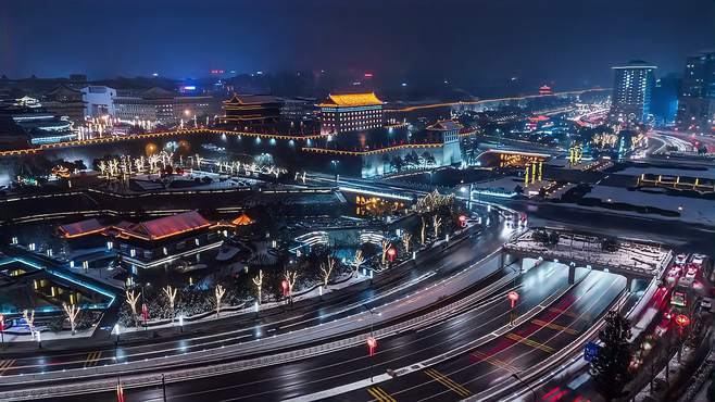 成都和西安都是很不错的城市，经济上成都领先，文化上西安靠前