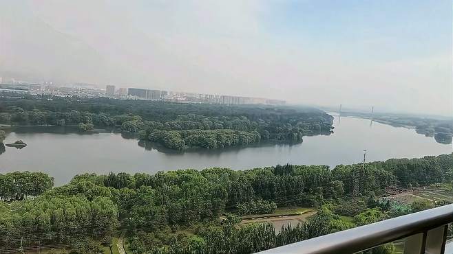 视野开阔，一线河景高层