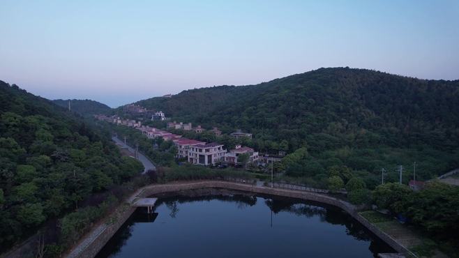 从飞悦易登机到宁国市恩龙山庄去游玩，这里的景色超出你的预期